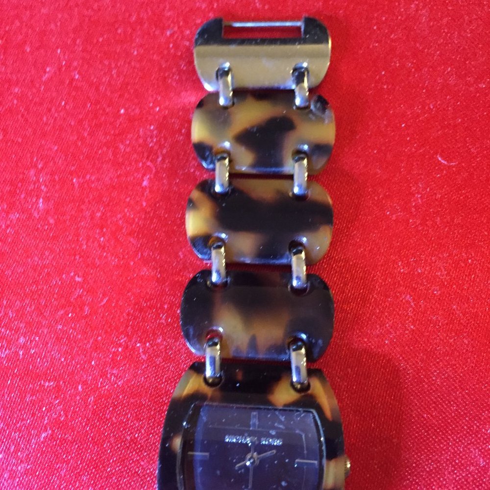 Michael Kors Womens Tortoise Bracelet Watch - Picture 4 of 4